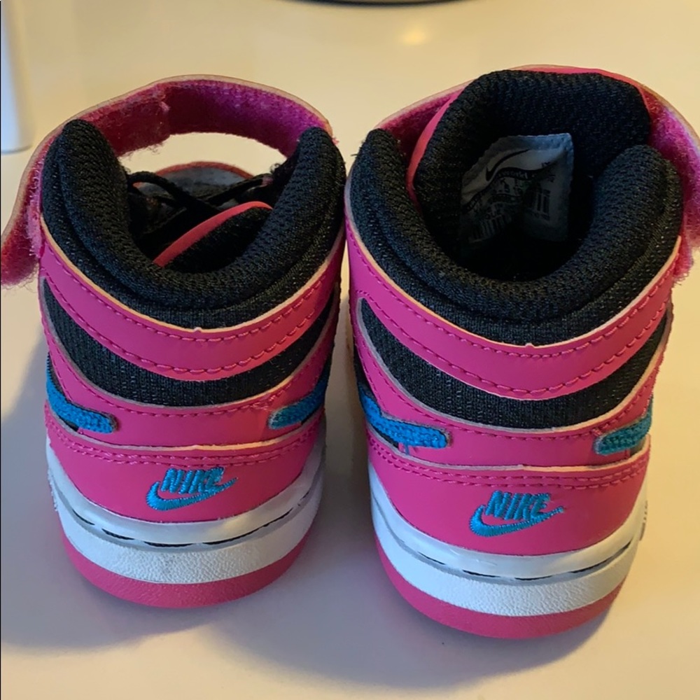 Nike Sneakers Little Kid US Size 4 - Picture 2 of 4